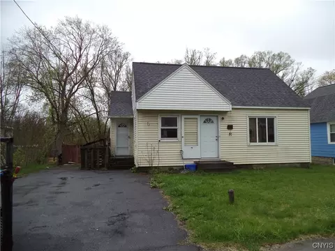223 Garden City Dr, Salina, NY 13211