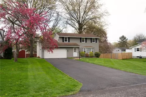 7649 Admiral Dr, Liverpool, NY 13090