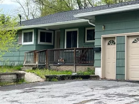 7217 Rosewood Cir, Syracuse, NY 13212