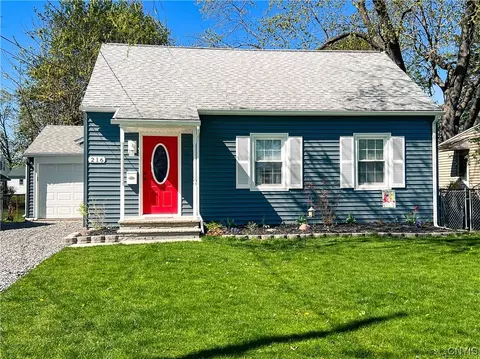 216 W Molloy Rd, Salina, NY 13211
