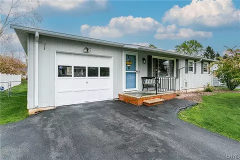 7868 Lancewood Dr, Liverpool, NY 13090