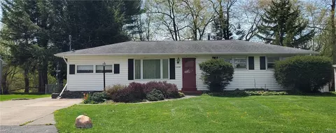 1308 Fairwood Dr, Utica, NY 13502