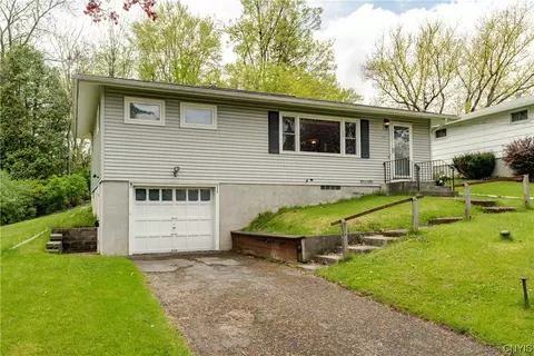 117 Sargent Ln, Salina, NY 13088