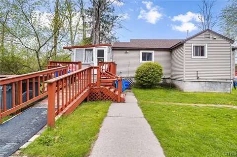 7849 Foster Rd, Liverpool, NY 13090