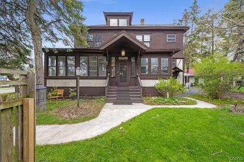 722 Woods Rd, Geddes, NY 13209