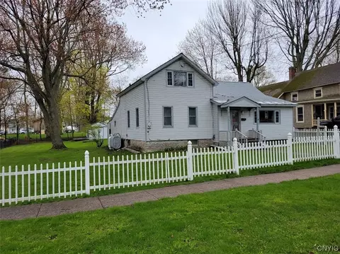 252 S James St, Cape Vincent, NY 13618