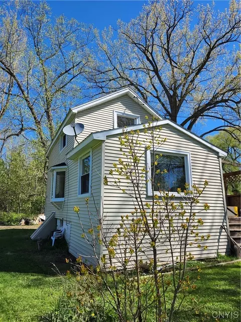 424 W Roswell Ave, Onondaga, NY 13120