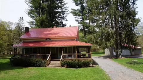 6 Waterbury Rd, Redfield, NY 13437