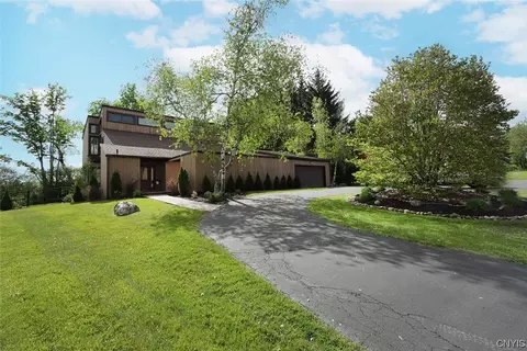 6072 Hiller Dr, Cicero, NY 13039