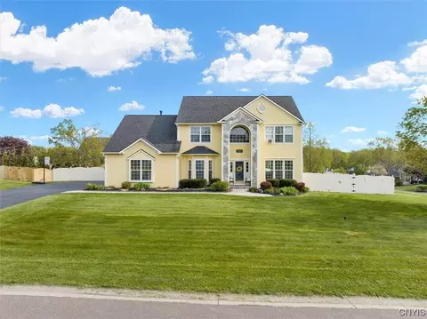 8875 Kilkenny Dr, Lysander, NY 13027