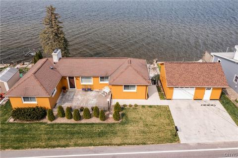 7395 Lakeshore Rd, Cicero, NY 13039