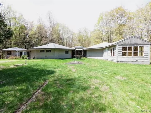 105 Birmingham Dr, Amboy, NY 13316