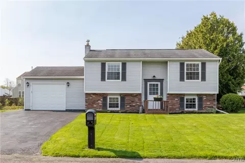 4014 Sandpiper Ln, Liverpool, NY 13090