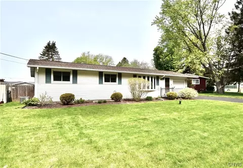 125 Cranberry Dr, Salina, NY 13088