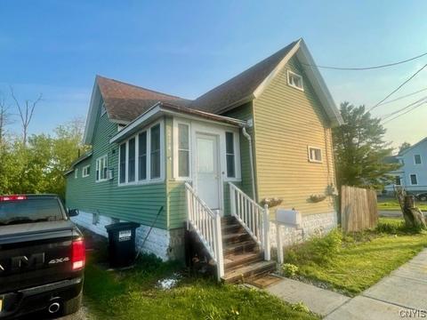 214 E 1st St, East Syracuse, NY 13057