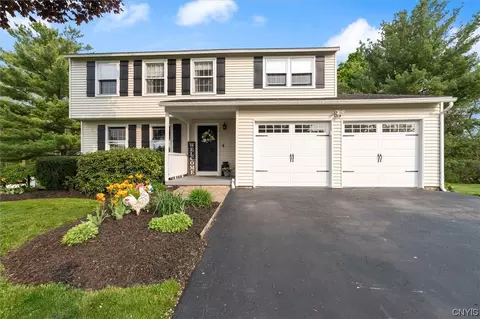 6850 Crystalwood Dr, Salina, NY 13088