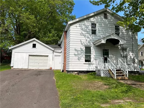 30 State St, Schroeppel, NY 13135
