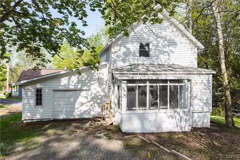 322 Rockwell Rd, Onondaga, NY 13120