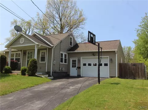 136 Maple Manor Dr, North Syracuse, NY 13212