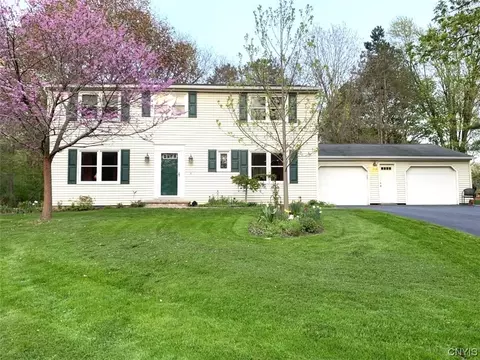 122 Winding Way, Camillus, NY 13031