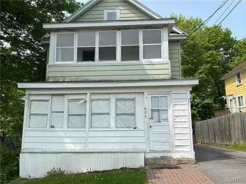 609 Vine St, Syracuse, NY 13203