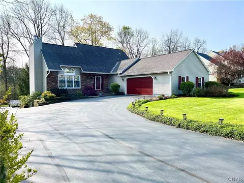 31 Brookwood Dr, Scriba, NY 13126