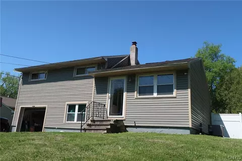 8425 Dawn Dr, Rome, NY 13440