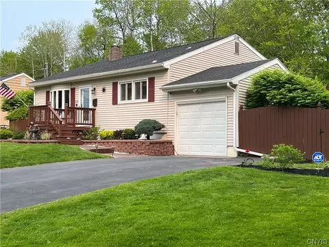 424 Lee Blvd, Utica, NY 13502