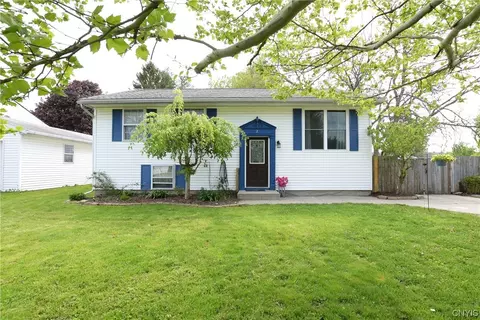 2 Dawn Dr, Cortland, NY 13045