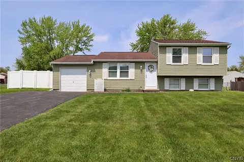 5318 Fortuna Pkwy, Clay, NY 13041