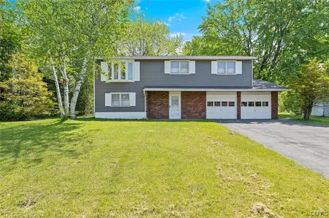 5360 Amalfi Dr, Clay, NY 13041
