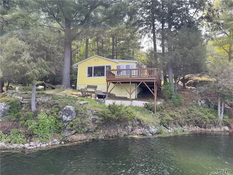 98 Dillon Point Rdprvt, Hammond, NY 13646