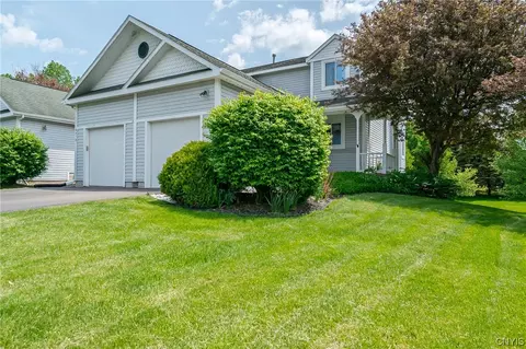 8215 Boatwatch Dr, Baldwinsville, NY 13027