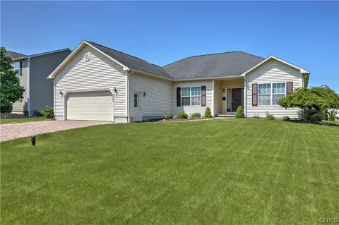 5055 Constitution Ln, Salina, NY 13088