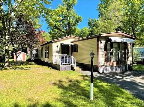 228 Blossom Ln, Utica, NY 13502