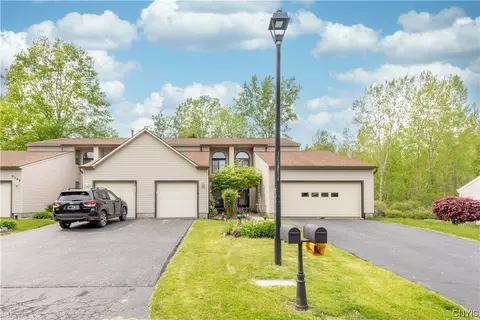 8403 Shoveler Ln, Liverpool, NY 13090
