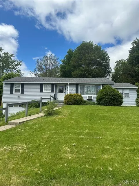 213 Crestview Dr, Syracuse, NY 13207