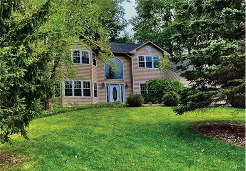 7882 E Ridge Pointe Dr, Fayetteville, NY 13066