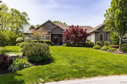 5106 Reis Cir, Fayetteville, NY 13066