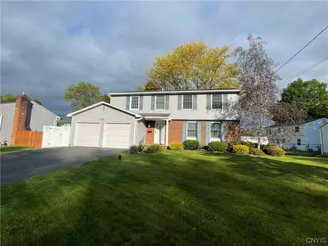 8 Tree Line Dr, Liverpool, NY 13090