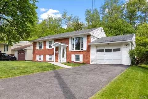 418 Homestead Dr, Utica, NY 13502