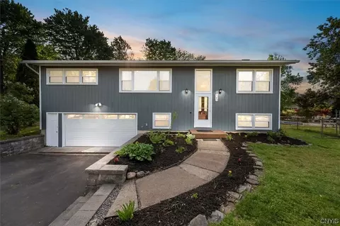 7273 Hollywood Cir, Liverpool, NY 13088