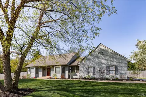 4944 Bentbrook Dr, Manlius, NY 13104