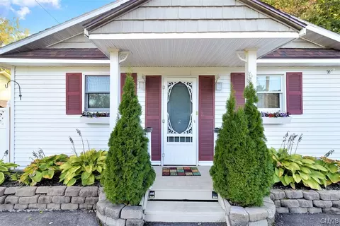 1008 Woodland Dr, Vienna, NY 13308
