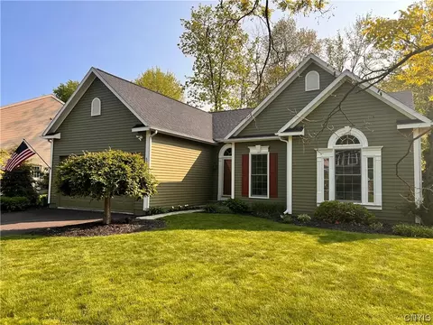 6209 Alletta Cir, Lysander, NY 13027