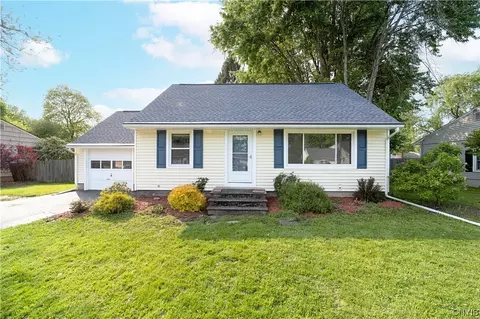 203 Juanita Dr, Salina, NY 13090