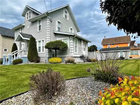 1535 Mohawk St, Utica, NY 13501