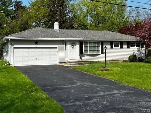 307 Palmer Dr, Fayetteville, NY 13066