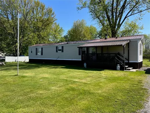 9092 Lewis Point Rd, Lenox, NY 13032