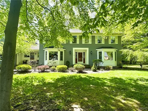 17 Ironwood Rd, New Hartford, NY 13413